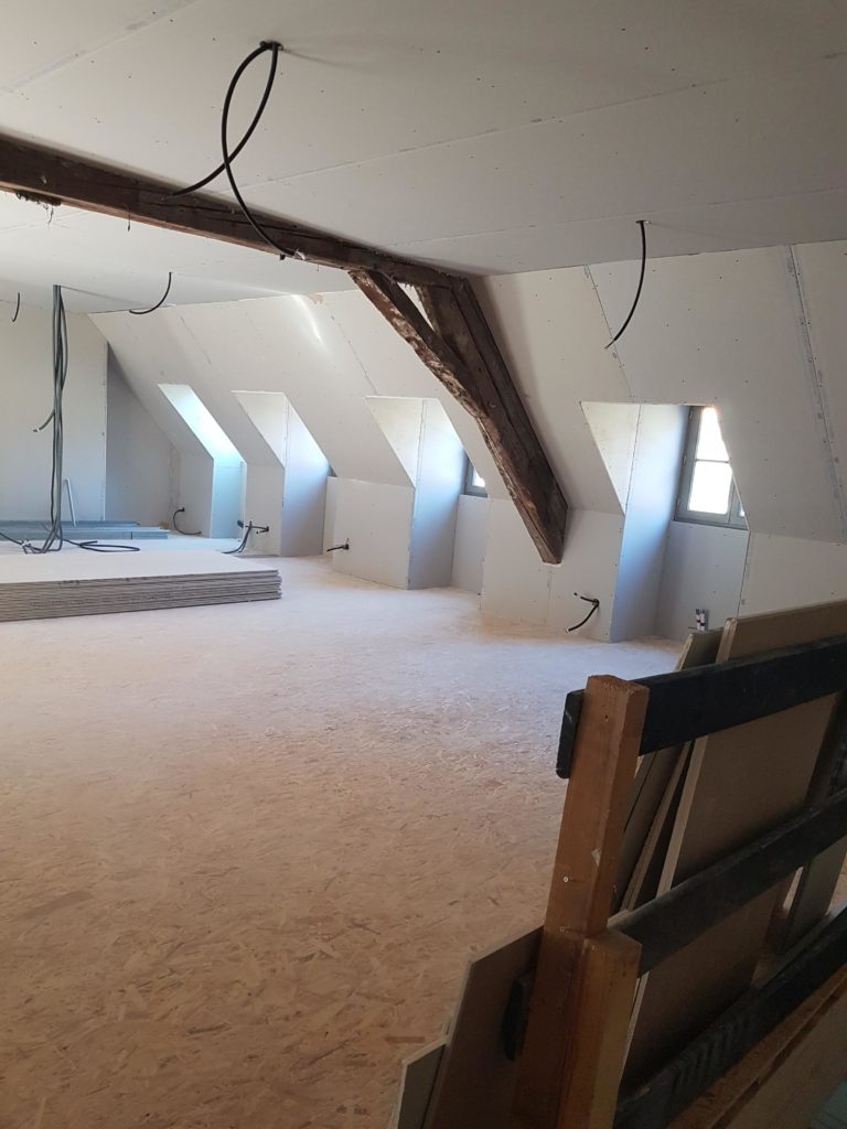 sarl-amzal - isolation pièce mansardée